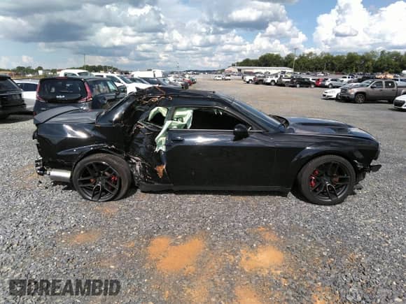 2022 Dodge Challenger R/T Scat Pack Widebody z VIN 2C3CDZFJ9NH140206, wystawiony jako IAAI lot #42726610 z przebiegiem 32 618 mil mil oraz . Historia ofert i sprzedaży dostępna na DreamBid. Obrazek 13.