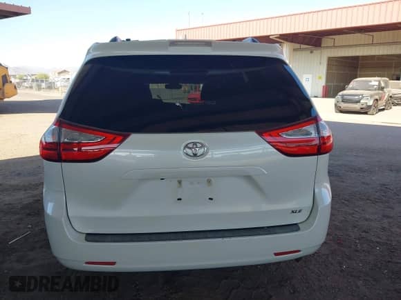 2018 Toyota Sienna XLE Auto Access Seat with VIN 5TDYZ3DC5JS927489, listed as a IAAI auction lot 42443746 with 120,919 mi miles and . Bid and sale history available at DreamBid. Image 17.