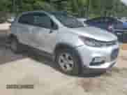 2022 Chevrolet Trax LS с VIN KL7CJKSM1NB545171, выставлен на аукционе Copart как лот 65132155 с пробегом 90 985 миль миль и Списание • Salvage title. История ставок и продаж доступна на DreamBid. Изображение 4.