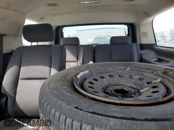 2009 Chevrolet Tahoe LS z VIN 1GNFC13C49R157270, wystawiony jako Copart lot #61923645 z przebiegiem Nie podano mil oraz Czysty tytuł • Clean title. Historia ofert i sprzedaży dostępna na DreamBid. Obrazek 10.