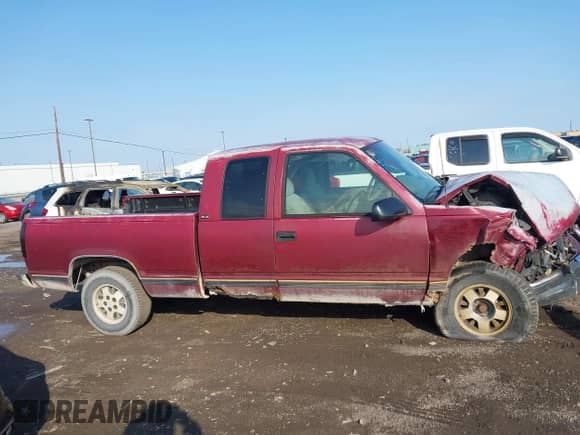 1995 GMC Sierra 1500 z VIN 2GTEC19K1S1571236, wystawiony jako IAAI lot #42096998 z przebiegiem 195 722 mil mil oraz . Historia ofert i sprzedaży dostępna na DreamBid. Obrazek 13.