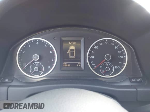 2012 Volkswagen Tiguan S с VIN WVGCV7AX7CW593243, выставлен на аукционе IAAI как лот 42914119 с пробегом 89 089 миль миль и . История ставок и продаж доступна на DreamBid. Изображение 7.