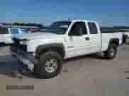 2003 Chevrolet Silverado 2500HD LT z VIN 1GCHK29G83E125196, wystawiony jako Copart lot #55274115 z przebiegiem 307 475 mil mil oraz Szkoda całkowita • Salvage title. Historia ofert i sprzedaży dostępna na DreamBid. Obrazek 1.