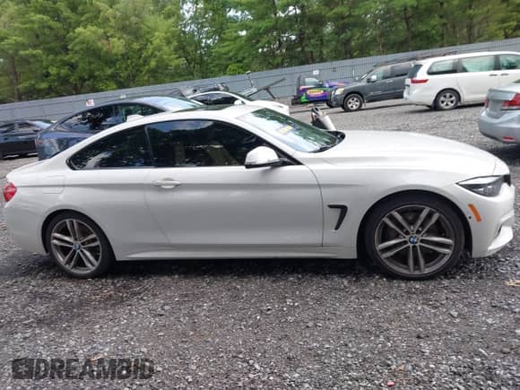 2019 BMW 4 Series 430i xDrive z VIN WBA4W5C50KAE49695, wystawiony jako IAAI lot #42757254 z przebiegiem 59 196 mil mil oraz . Historia ofert i sprzedaży dostępna na DreamBid. Obrazek 13.