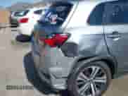 2021 Mitsubishi Outlander ES z VIN JA4APUAU3MU002584, wystawiony jako IAAI lot #42153601 z przebiegiem 56 000 mil mil oraz . Historia ofert i sprzedaży dostępna na DreamBid. Obrazek 6.