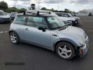 2002 MINI Hardtop with VIN WMWRC33422TC32681, listed as a Copart auction lot 52005995 with 110,228 mi miles and Salvage title. Bid and sale history available at DreamBid. Image 4.