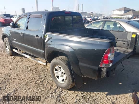 2012 Toyota Tacoma PreRunner z VIN 3TMJU4GN9CM135447, wystawiony jako IAAI lot #43266600 z przebiegiem 144 674 mil mil oraz . Historia ofert i sprzedaży dostępna na DreamBid. Obrazek 3.