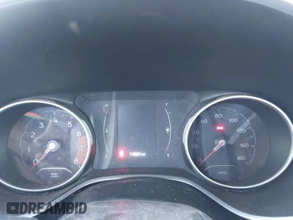 2020 Jeep Compass Latitude z VIN 3C4NJCBB2LT241780, wystawiony jako IAAI lot #41118805 z przebiegiem 74 891 mil mil oraz . Historia ofert i sprzedaży dostępna na DreamBid. Obrazek 7.