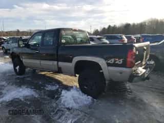 2004 Chevrolet Silverado 2500 LS z VIN 1GCGK29U04Z145471, wystawiony jako Copart lot #88212515 z przebiegiem 91 348 mil mil oraz Czysty tytuł • Clean title. Historia ofert i sprzedaży dostępna na DreamBid. Obrazek 2.