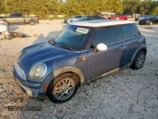 2010 MINI Hardtop с VIN WMWMF3C50ATZ23875, выставлен на аукционе Copart как лот 84464635 с пробегом 112 769 миль миль и Списание • Salvage title. История ставок и продаж доступна на DreamBid. Изображение 1.