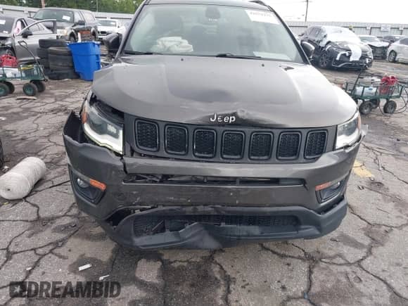 2019 Jeep Compass Altitude z VIN 3C4NJCBB8KT617753, wystawiony jako IAAI lot #42552275 z przebiegiem 63 298 mil mil oraz . Historia ofert i sprzedaży dostępna na DreamBid. Obrazek 6.