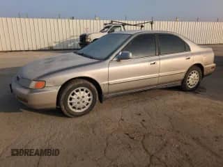 1996 Honda Accord EX with VIN 1HGCD555XTA167694, listed as a Copart auction lot 83733044 with 132,059 mi miles and Salvage title. Bid and sale history available at DreamBid. Image 1.
