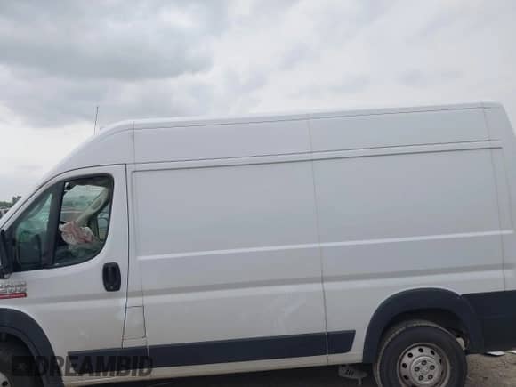 2020 Ram ProMaster Cargo z VIN 3C6TRVBG3LE132005, wystawiony jako IAAI lot #42275486 z przebiegiem 198 565 mil mil oraz . Historia ofert i sprzedaży dostępna na DreamBid. Obrazek 14.