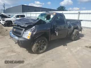 2011 Chevrolet Silverado 1500 Work Truck z VIN 1GCNKPE09BZ324547, wystawiony jako Copart lot #83781745 z przebiegiem 222 986 mil mil oraz Szkoda całkowita • Salvage title. Historia ofert i sprzedaży dostępna na DreamBid. Obrazek 1.