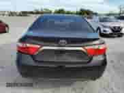 2015 Toyota Camry SE z VIN 4T1BF1FK5FU923948, wystawiony jako Copart lot #82100065 z przebiegiem 224 274 mil mil oraz Nie do naprawy • Non repairable. Historia ofert i sprzedaży dostępna na DreamBid. Obrazek 6.