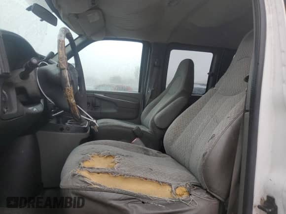 2003 Chevrolet Express Passenger с VIN 1GAHG35U131227037, выставлен на аукционе Copart как лот 85568344 с пробегом 248 121 миль миль и Списание • Salvage title. История ставок и продаж доступна на DreamBid. Изображение 7.