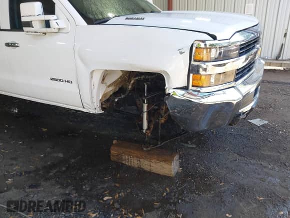 2015 Chevrolet Silverado 2500HD Work Truck с VIN 1GC1KUE88FF175767, выставлен на аукционе IAAI как лот 43463710 с пробегом 267 000 миль миль и . История ставок и продаж доступна на DreamBid. Изображение 6.