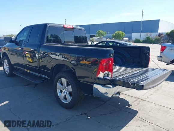 2011 Ram 1500 Big Horn z VIN 1D7RB1GT9BS570275, wystawiony jako IAAI lot #42142671 z przebiegiem 209 231 mil mil oraz . Historia ofert i sprzedaży dostępna na DreamBid. Obrazek 3.