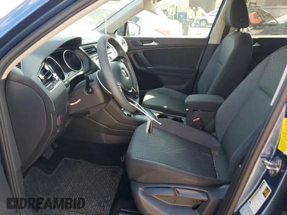 2018 Volkswagen Tiguan S with VIN 3VV1B7AX9JM088825, listed as a Copart auction lot 81417445 with 128,130 mi miles and Clean title. Bid and sale history available at DreamBid. Image 7.