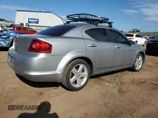 2013 Dodge Avenger SE z VIN 1C3CDZAB9DN625368, wystawiony jako Copart lot #71287444 z przebiegiem 113 995 mil mil oraz Szkoda całkowita • Salvage title. Historia ofert i sprzedaży dostępna na DreamBid. Obrazek 3.