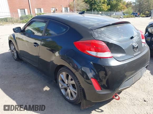 2017 Hyundai Veloster Value Edition с VIN KMHTC6ADXHU310035, выставлен на аукционе IAAI как лот 43348113 с пробегом 149 423 миль миль и . История ставок и продаж доступна на DreamBid. Изображение 3.