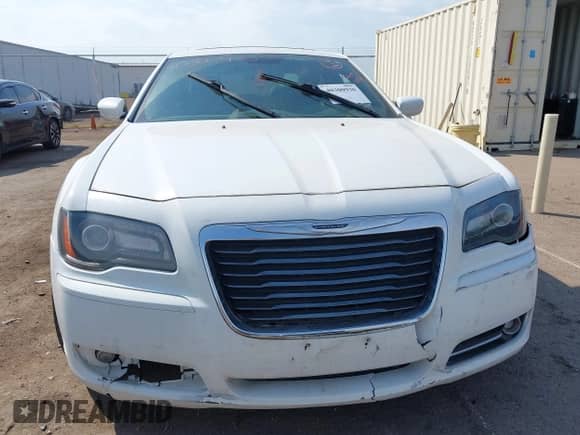 2013 Chrysler 300 S z VIN 2C3CCABG9DH529070, wystawiony jako IAAI lot #40300930 z przebiegiem 145 717 mil mil oraz . Historia ofert i sprzedaży dostępna na DreamBid. Obrazek 6.