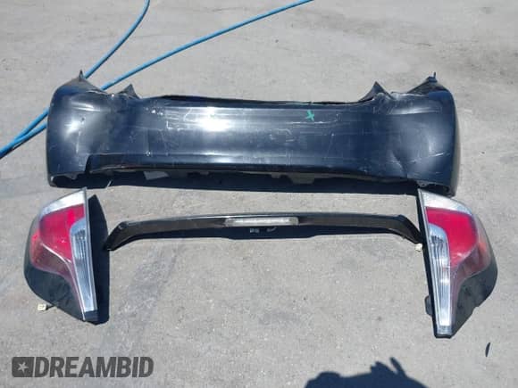 2015 Toyota Prius One z VIN JTDKDTB34F1093615, wystawiony jako IAAI lot #42850573 z przebiegiem 158 590 mil mil oraz . Historia ofert i sprzedaży dostępna na DreamBid. Obrazek 12.