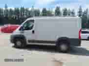 2018 Ram ProMaster Cargo z VIN 3C6TRVNG2JE142095, wystawiony jako IAAI lot #42593517 z przebiegiem 209 360 mil mil oraz . Historia ofert i sprzedaży dostępna na DreamBid. Obrazek 14.