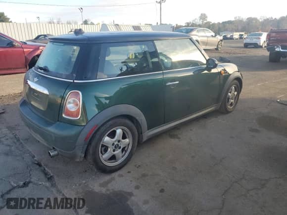 2011 MINI Hardtop with VIN WMWSU3C59BT253726, listed as a Copart auction lot 87220845 with 123,389 mi miles and Salvage title. Bid and sale history available at DreamBid. Image 3.