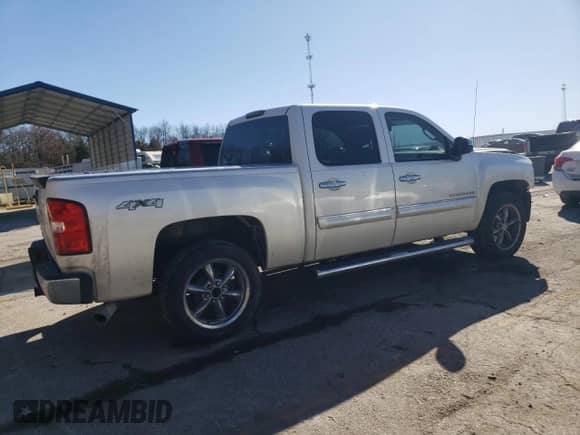 2010 Chevrolet Silverado 1500 LTZ with VIN 3GCRKTE35AG280985, listed as a Copart auction lot 47044095 with 295,086 mi miles and Clean title. Bid and sale history available at DreamBid. Image 3.