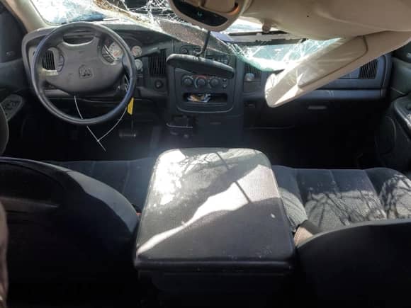 2002 Dodge 1500 с VIN 3D7HA18Z22G146218, выставлен на аукционе Copart как лот 54786995 с пробегом 174 528 миль миль и Списание • Salvage title. История ставок и продаж доступна на DreamBid. Изображение 8.