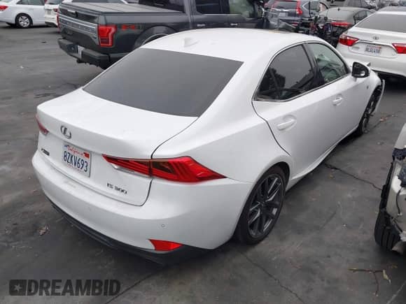 2019 Lexus IS 300 z VIN JTHBA1D28K5087710, wystawiony jako IAAI lot #42709076 z przebiegiem 67 354 mil mil oraz . Historia ofert i sprzedaży dostępna na DreamBid. Obrazek 4.