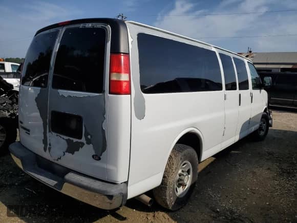 2011 Chevrolet Express Passenger 1LT с VIN 1GAZG1FG5B1104549, выставлен на аукционе Copart как лот 62838115 с пробегом Не указан миль и Списание • Salvage title. История ставок и продаж доступна на DreamBid. Изображение 3.