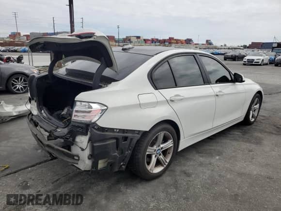 2012 BMW 3 Series 328i с VIN WBA3A5G55CNP18091, выставлен на аукционе Copart как лот 84557665 с пробегом 84 483 миль миль и Списание • Salvage title. История ставок и продаж доступна на DreamBid. Изображение 3.