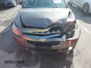 2012 Chevrolet Malibu 1LS z VIN 1G1ZB5E08CF341969, wystawiony jako IAAI lot #43343907 z przebiegiem 168 241 mil mil oraz . Historia ofert i sprzedaży dostępna na DreamBid. Obrazek 6.