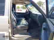 2002 Chevrolet Avalanche с VIN 3GNEC13T62G100425, выставлен на аукционе IAAI как лот 43111202 с пробегом 320 074 миль миль и . История ставок и продаж доступна на DreamBid. Изображение 5.