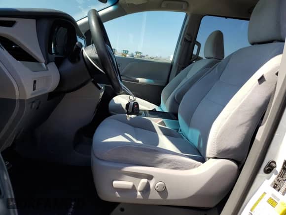 2015 Toyota Sienna LE AAS with VIN 5TDKK3DC6FS648604, listed as a Copart auction lot 81635505 with 175,357 mi miles and Salvage title. Bid and sale history available at DreamBid. Image 7.