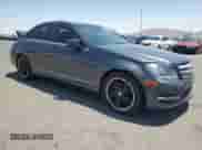 2013 Mercedes-Benz C 250 Sport с VIN WDDGF4HBXDA786339, выставлен на аукционе Copart как лот 60758555 с пробегом 92 795 миль миль и Списание • Salvage title. История ставок и продаж доступна на DreamBid. Изображение 4.