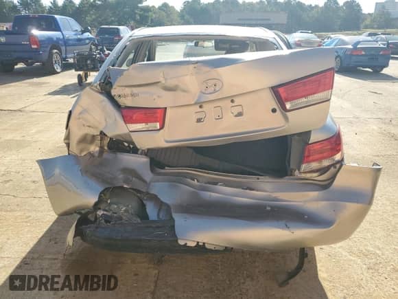 2006 Hyundai Sonata GL z VIN 5NPET46C96H108361, wystawiony jako Copart lot #71003075 z przebiegiem 51 660 mil mil oraz Szkoda całkowita • Salvage title. Historia ofert i sprzedaży dostępna na DreamBid. Obrazek 6.