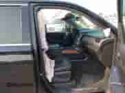 2015 Chevrolet Suburban LTZ z VIN 1GNSKKKC5FR155127, wystawiony jako IAAI lot #42868596 z przebiegiem Nie podano mil oraz . Historia ofert i sprzedaży dostępna na DreamBid. Obrazek 5.