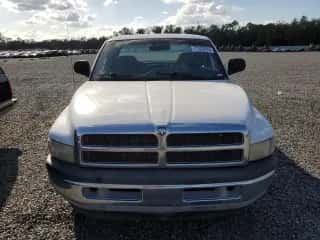 1999 Dodge 1500 z VIN 1B7HC13Z7XJ533252, wystawiony jako Copart lot #77429224 z przebiegiem 154 883 mil mil oraz Szkoda całkowita • Salvage title. Historia ofert i sprzedaży dostępna na DreamBid. Obrazek 5.