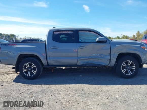 2019 Toyota Tacoma SR with VIN 3TMCZ5AN8KM220853, listed as a IAAI auction lot 43352285 with 45,271 mi miles and . Bid and sale history available at DreamBid. Image 14.