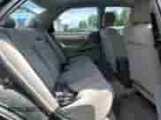 1999 Toyota Camry LE z VIN 4T1BG22K7XU443923, wystawiony jako Copart lot #61206005 z przebiegiem 265 239 mil mil oraz Czysty tytuł • Clean title. Historia ofert i sprzedaży dostępna na DreamBid. Obrazek 10.