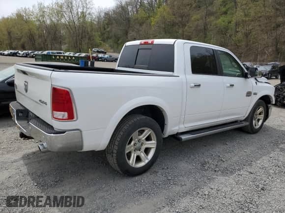 2015 Ram 1500 Laramie Limited z VIN 1C6RR7PTXFS788389, wystawiony jako Copart lot #54526215 z przebiegiem 86 333 mil mil oraz Szkoda całkowita • Salvage title. Historia ofert i sprzedaży dostępna na DreamBid. Obrazek 3.