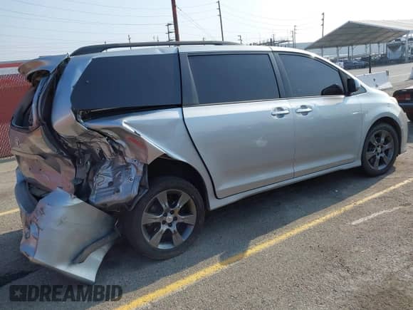 2016 Toyota Sienna SE with VIN 5TDXK3DC3GS732936, listed as a IAAI auction lot 42721756 with 150,449 mi miles and . Bid and sale history available at DreamBid. Image 4.
