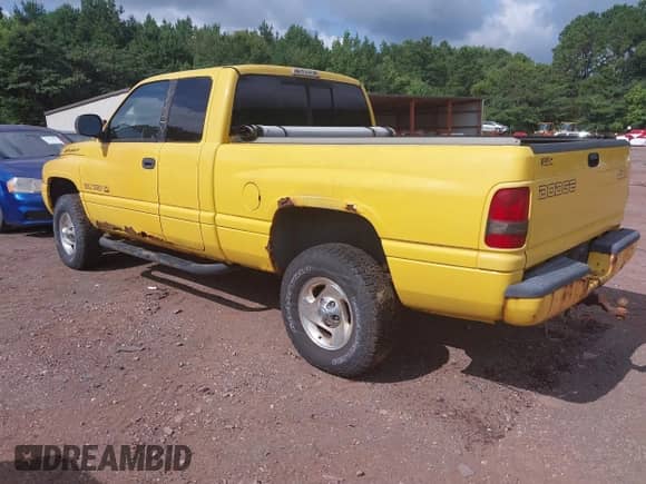 1999 Dodge 1500 с VIN 1B7HF13YXXJ608993, выставлен на аукционе IAAI как лот 42704994 с пробегом 253 149 миль миль и . История ставок и продаж доступна на DreamBid. Изображение 3.