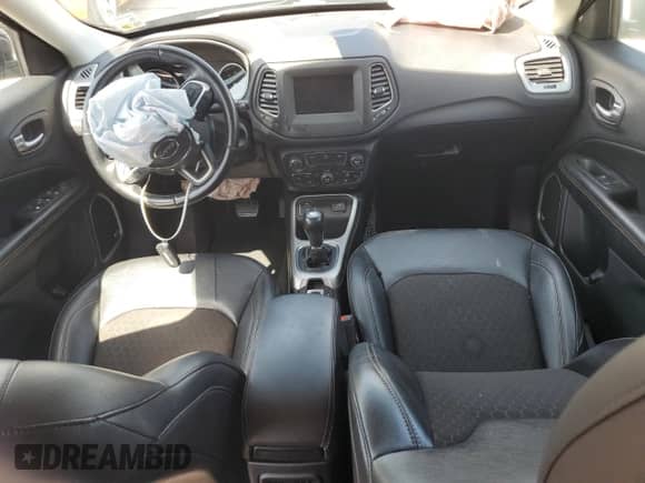 2021 Jeep Compass Latitude z VIN 3C4NJCBB8MT509295, wystawiony jako Copart lot #61802105 z przebiegiem Nie podano mil oraz Szkoda całkowita • Salvage title. Historia ofert i sprzedaży dostępna na DreamBid. Obrazek 8.