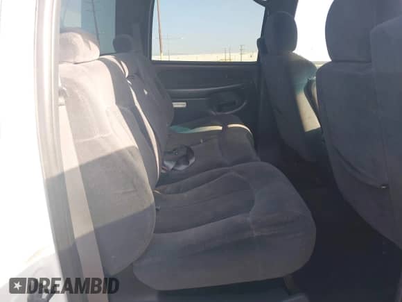 2002 Chevrolet Silverado 2500HD LT z VIN 1GCHC23GX2F183731, wystawiony jako IAAI lot #41020124 z przebiegiem 137 238 mil mil oraz . Historia ofert i sprzedaży dostępna na DreamBid. Obrazek 8.