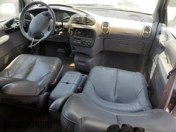 2000 Dodge Caravan LE with VIN 1B4GP54L8YB691240, listed as a Copart auction lot 66009235 with 181,026 mi miles and Salvage title. Bid and sale history available at DreamBid. Image 8.