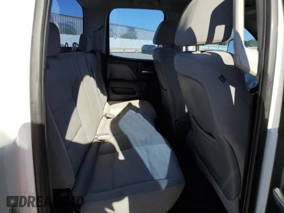 2015 Chevrolet Silverado 2500HD Work Truck z VIN 1GC2CUEG3FZ553887, wystawiony jako Copart lot #90275025 z przebiegiem 103 018 mil mil oraz Szkoda całkowita • Salvage title. Historia ofert i sprzedaży dostępna na DreamBid. Obrazek 10.